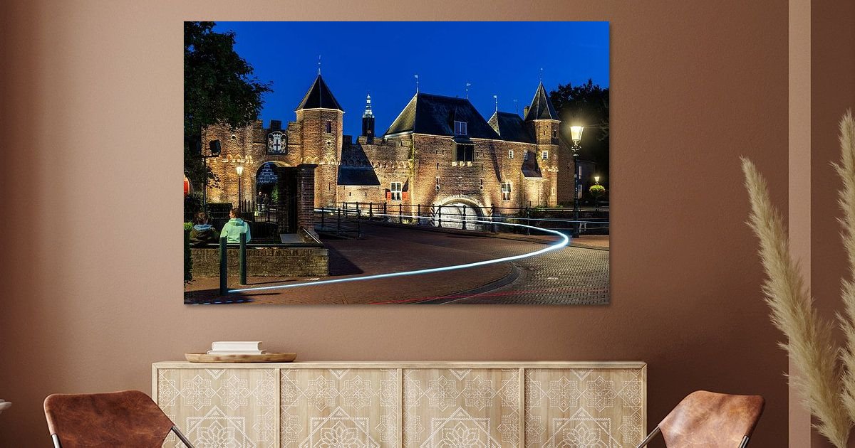 koppelpoort-amersfoort-met-onze-lieve-vrouwetoren-in-de-nacht-van-renzo